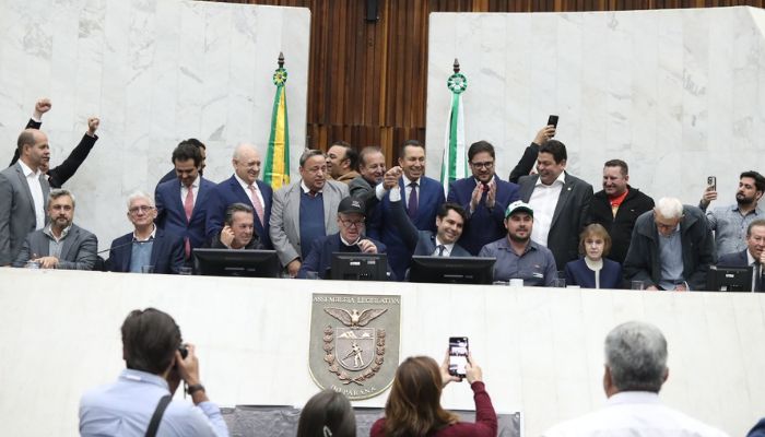 Foto: Orlando Kissner Assembleia Legislativa reage à crise do leite com projeto que proíbe reconstituição de produtos lácteos de origem importada no PR